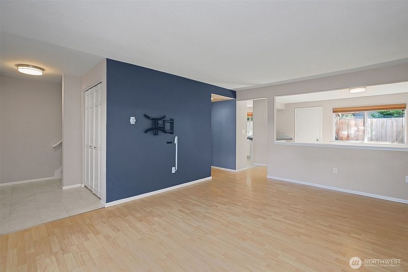3rd image of 212 SW 146th Street #105