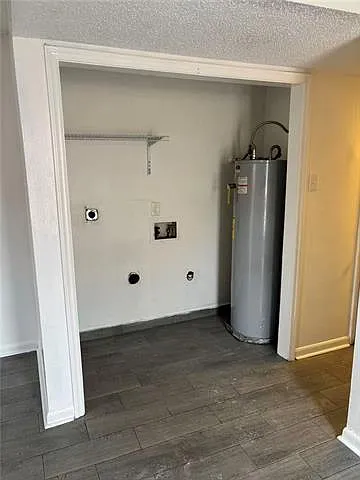 3 bed, 3.0 bath, 1100 sqft, $1,400 — Photo 3