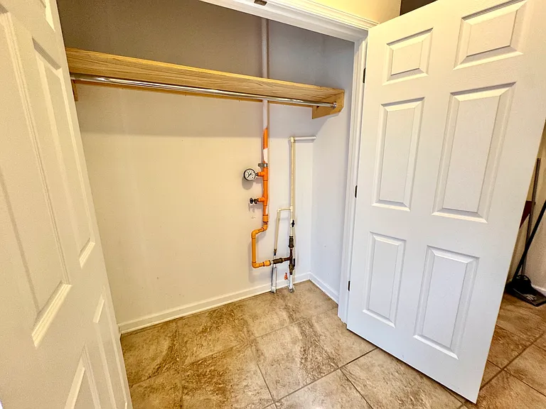 195 Moul Ave - Entry Foyer Closet