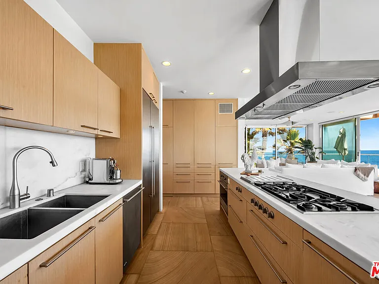 25102 Malibu Rd — Photo 18