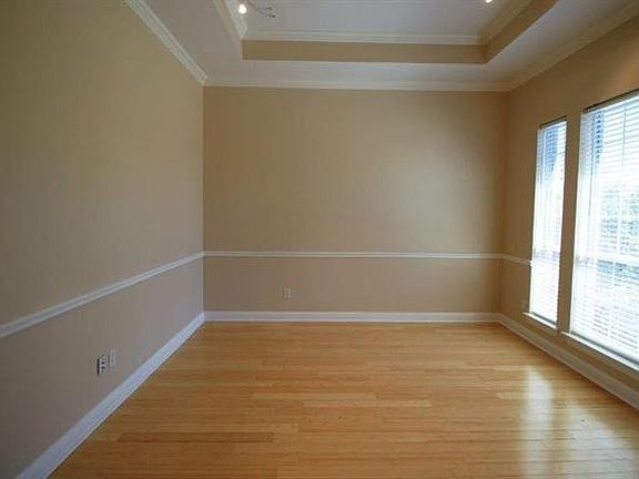 5th image of 127 Carolyn Ln