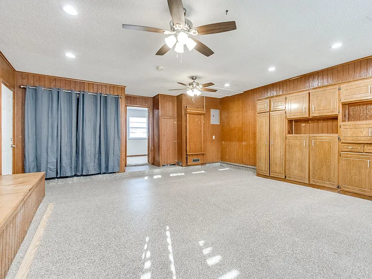 421 Foreman Ave — Photo 21
