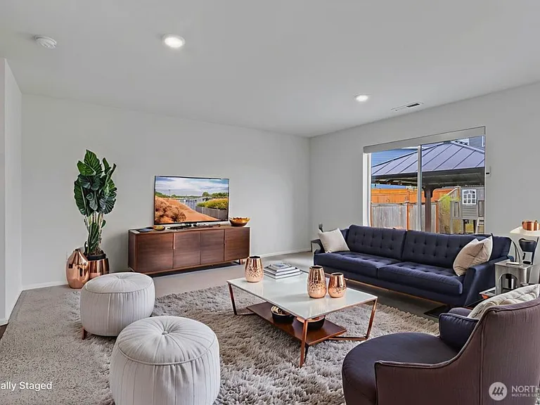 9155 Candytuft Dr SE — Photo 3