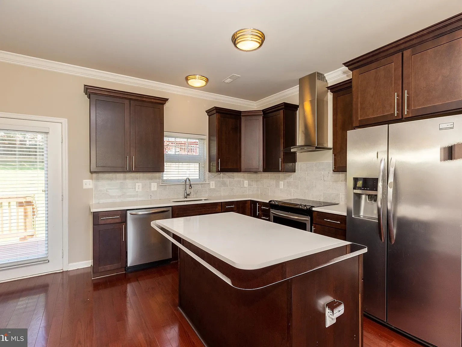 3 bed, 3.5 bath, 1966 sqft, $3,250 — Photo 3
