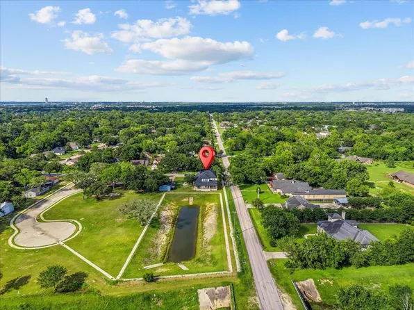 721 S Kansas Ave, League City, TX 77573