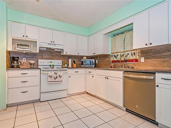5th image of 1533 Dolphin Dr