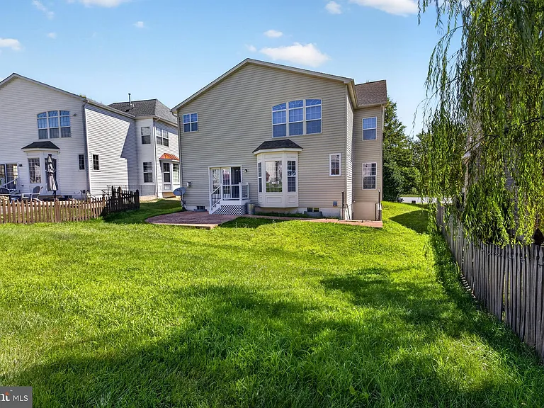 9036 Woodpecker Ct — Photo 31