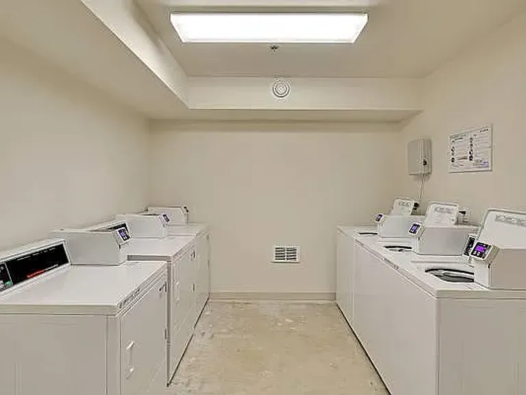 East John Apartments — Photo 7