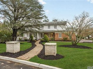 28 High Gate Dr, Smithtown, NY 11787