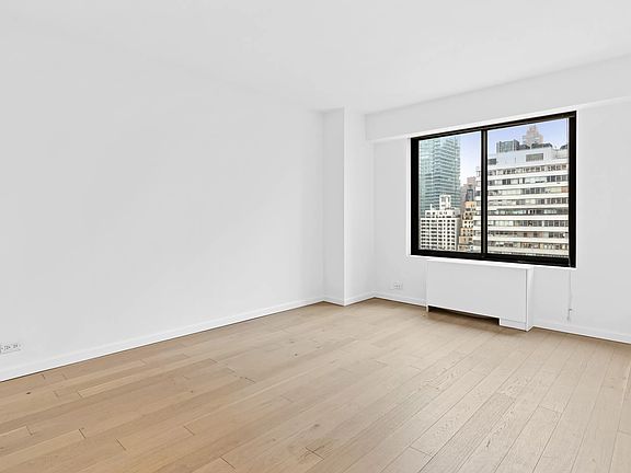 5th image of 200 E 61st St APT 16A