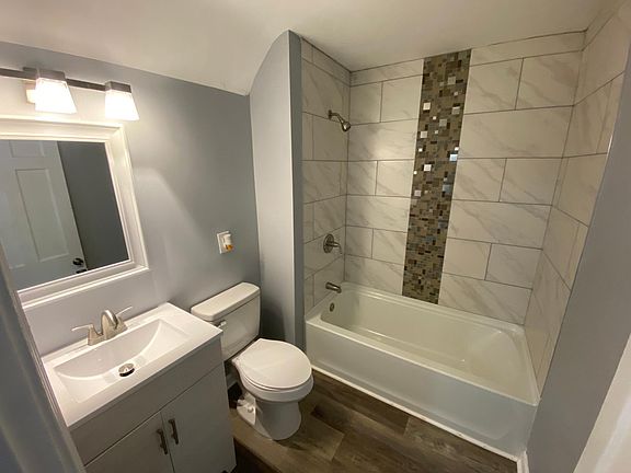 3rd image of 10375 Warwick Blvd #C