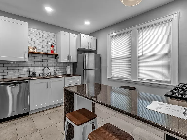 215 Maple St #LOWER — Photo 4