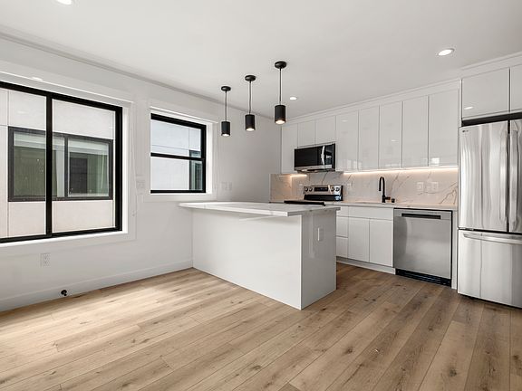 4th image of 2227 Carleton St