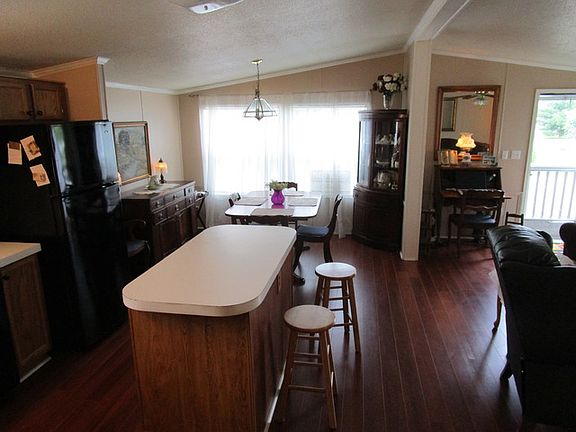 2nd image of 749 Mallard Cir #A