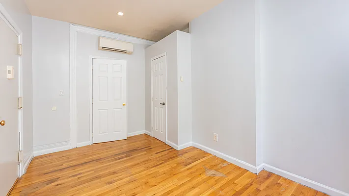 Rented by Nooklyn NYC LLC | media 22