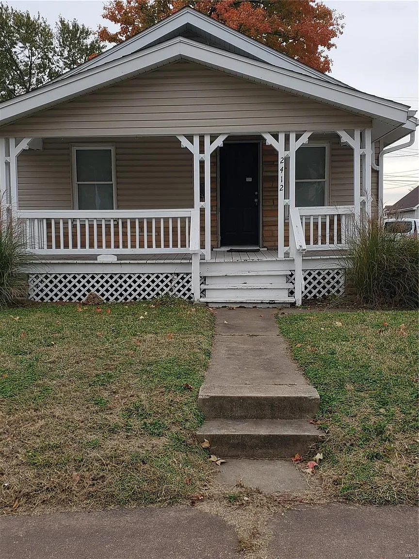2412 Grand Ave photo 1