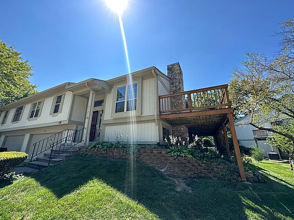 3rd image of 2718 Lakeshire Ln