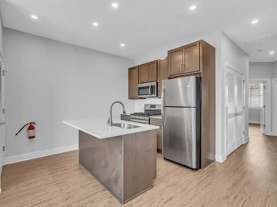 268 Main St #8