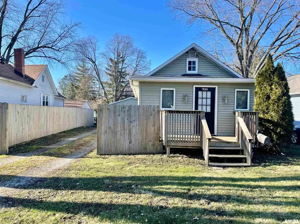 705 Palmer Ave, Lincoln, IL 62656