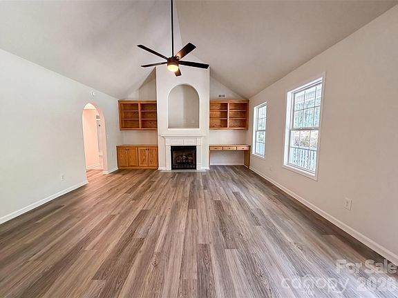 3rd image of 1331 London Dr
