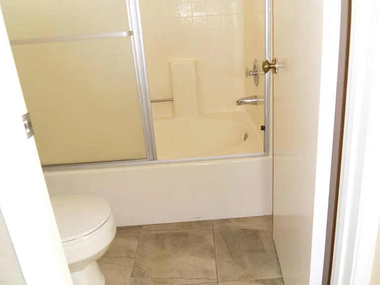 4660 Grandview Dr — Photo 8
