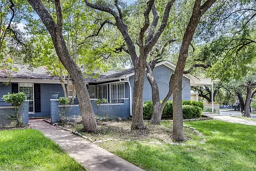 8803 Westover Club Dr #B Photo 1