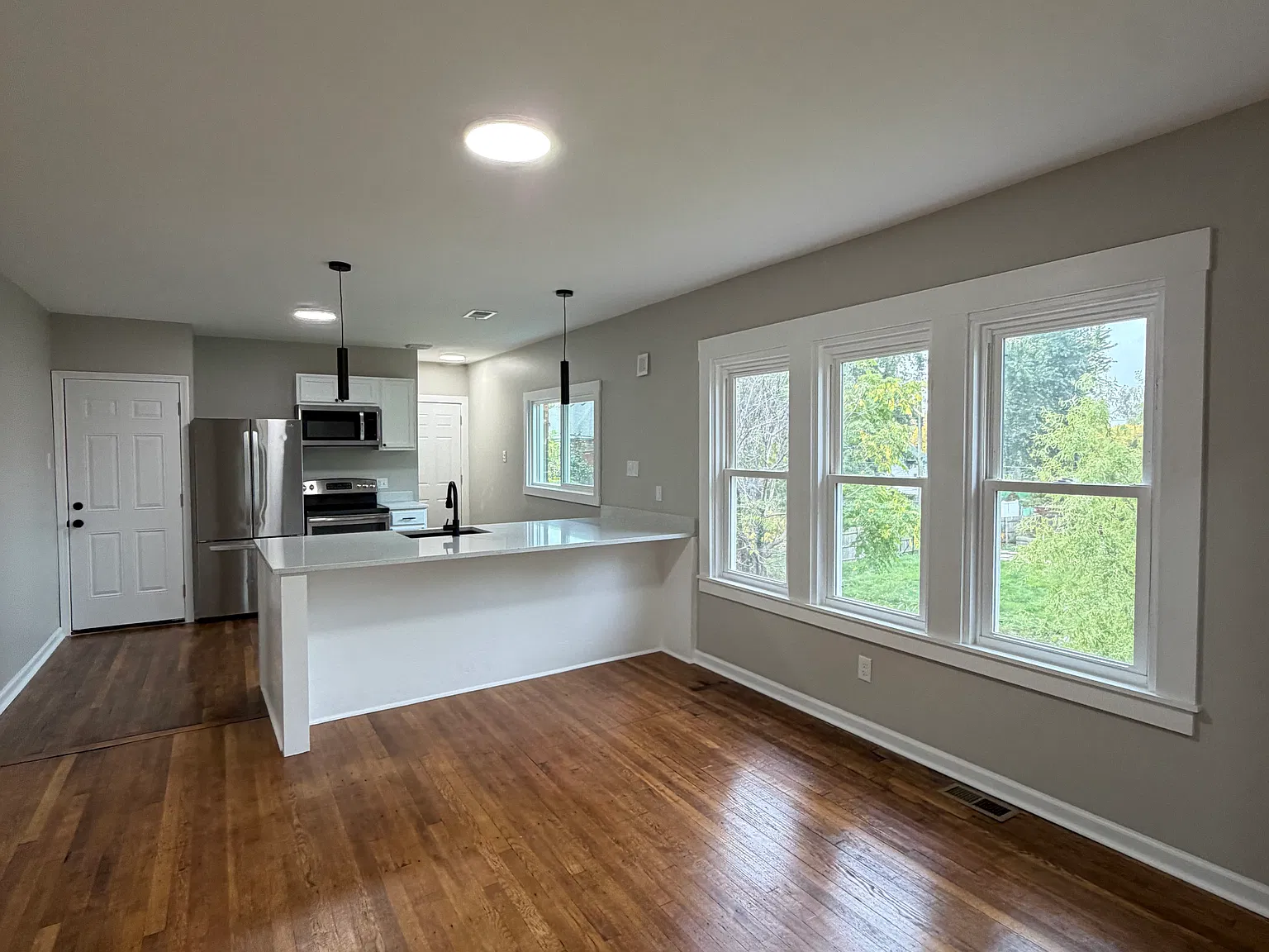 2 bed, 1600 sqft, $1,600 — Photo 3