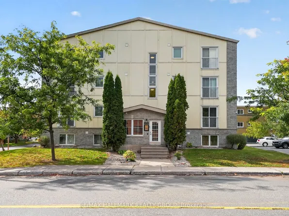 646 Cummings Ave #304, Ottawa, ON K1K 2K6