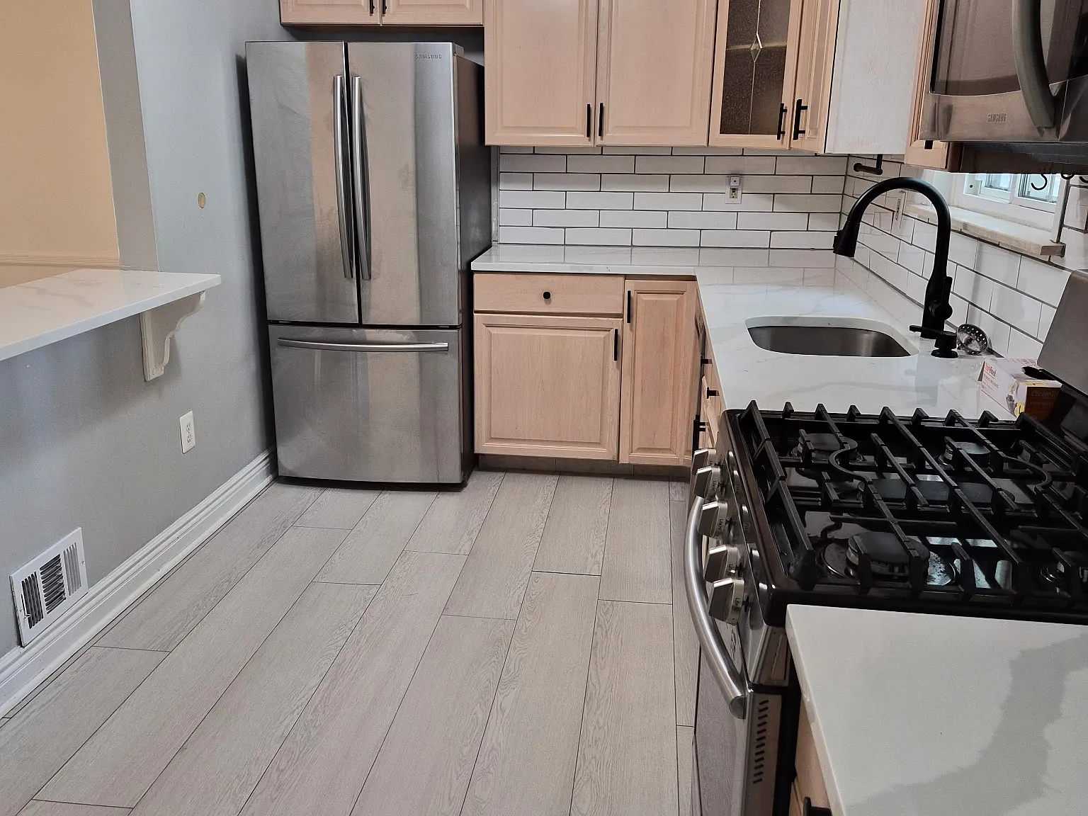 3 bed, 1.5 bath, 1380 sqft, $4,300 — Photo 4