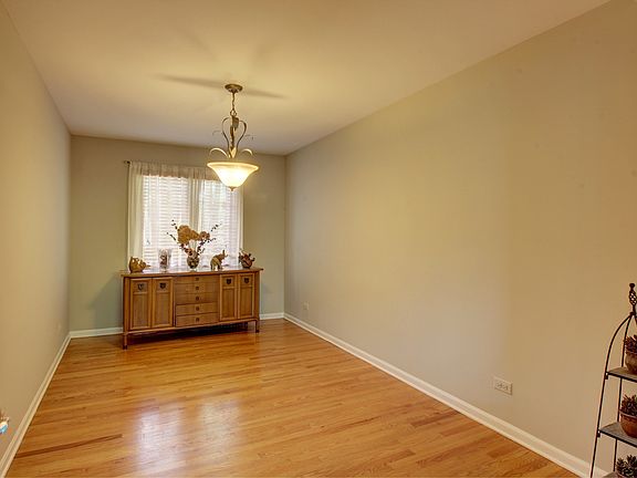 5th image of 556 N Columbine Ave