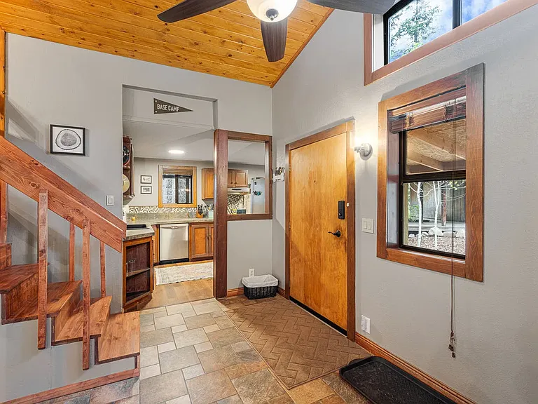 284 Moonridge Dr — Photo 16