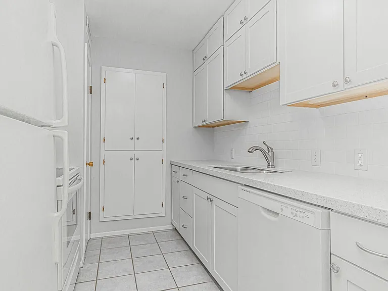 600 19th St #11 — Photo 9