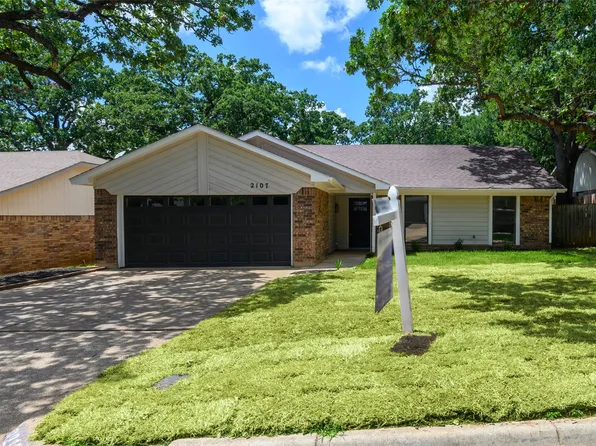 2107 Reverchon Dr, Arlington, TX 76017