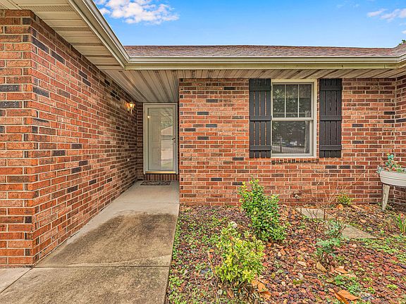 2nd image of 712 S Pinewood Lane