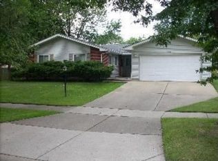 555 Harvard Ln, Hoffman Estates, IL
