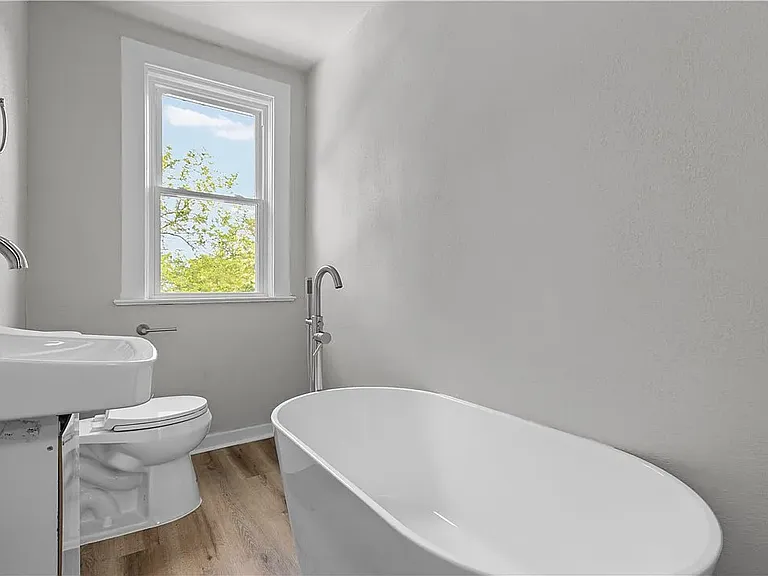 1238 Church Ave — Photo 10