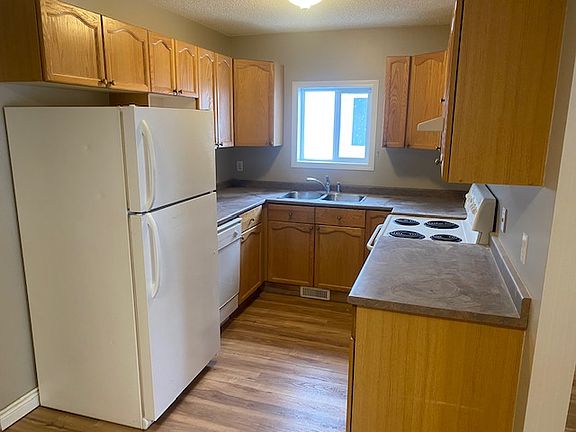 4 Kitchen_03292022