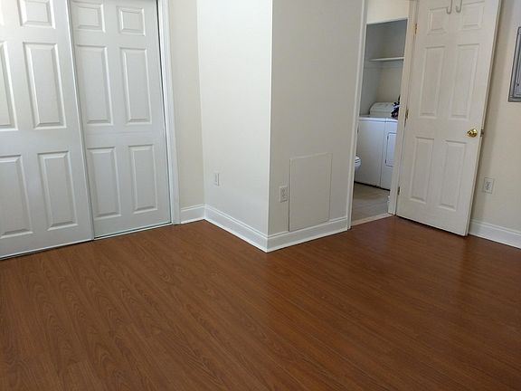 2nd image of 1526 Catharine St #2
