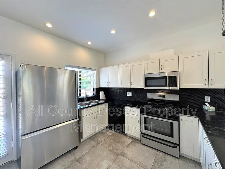401 Vista Chino #11 — Photo 4