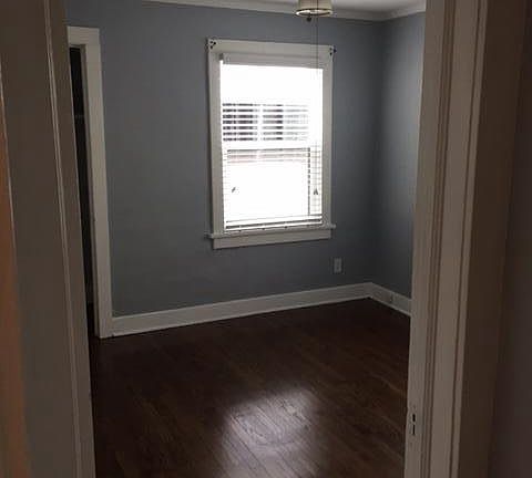 3rd image of 4417 Holly St Floor 1