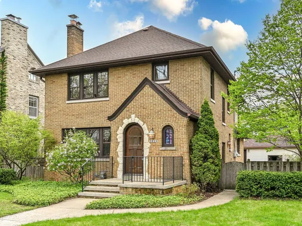 5426 N Diversey BOULEVARD, Whitefish Bay, WI 53217