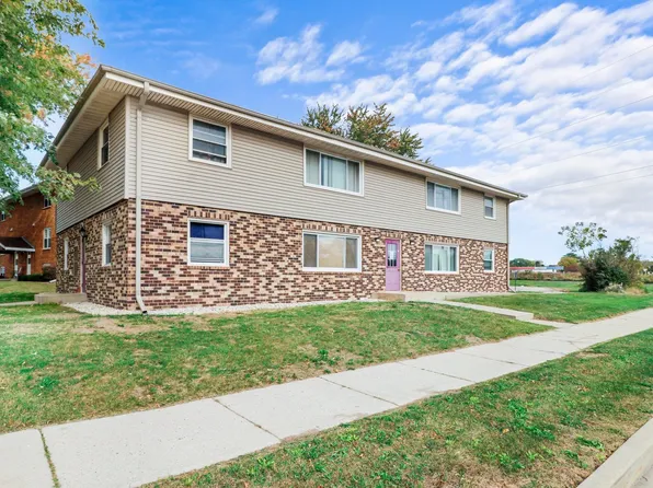 1345 Camden Way, Waukesha, WI 53186