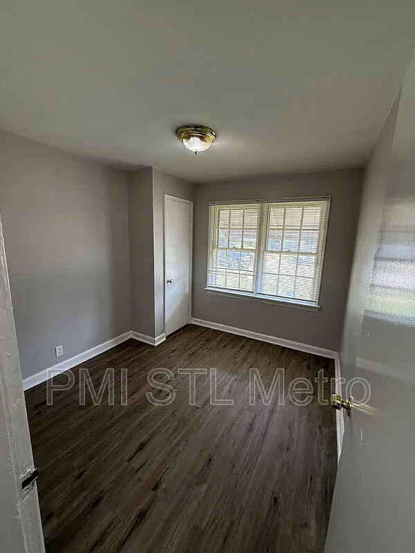 3 bed, 1.0 bath, 912 sqft, $1,325 — Photo 4
