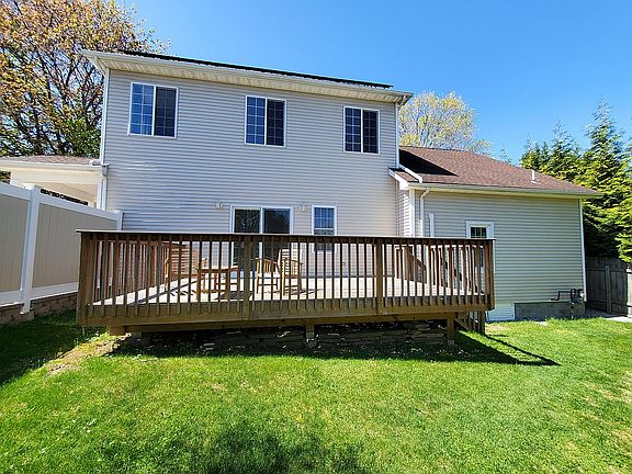3rd image of 216 Catherine St