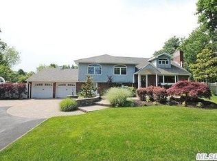 40 Skookwams Ct, West Islip, NY 11795