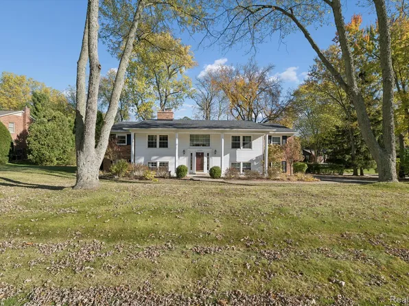 2755 Hunters Hill Rd, Bloomfield Hills, MI 48304
