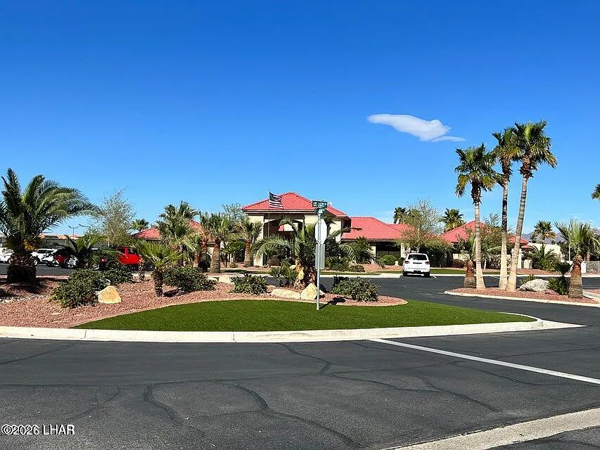 3 bed, 2.0 bath, 2184 sqft, $3,500 — Photo 2