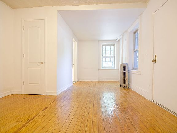 4th image of 93 Bainbridge St APT A