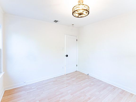 4th image of 3106 Silver Lake Blvd