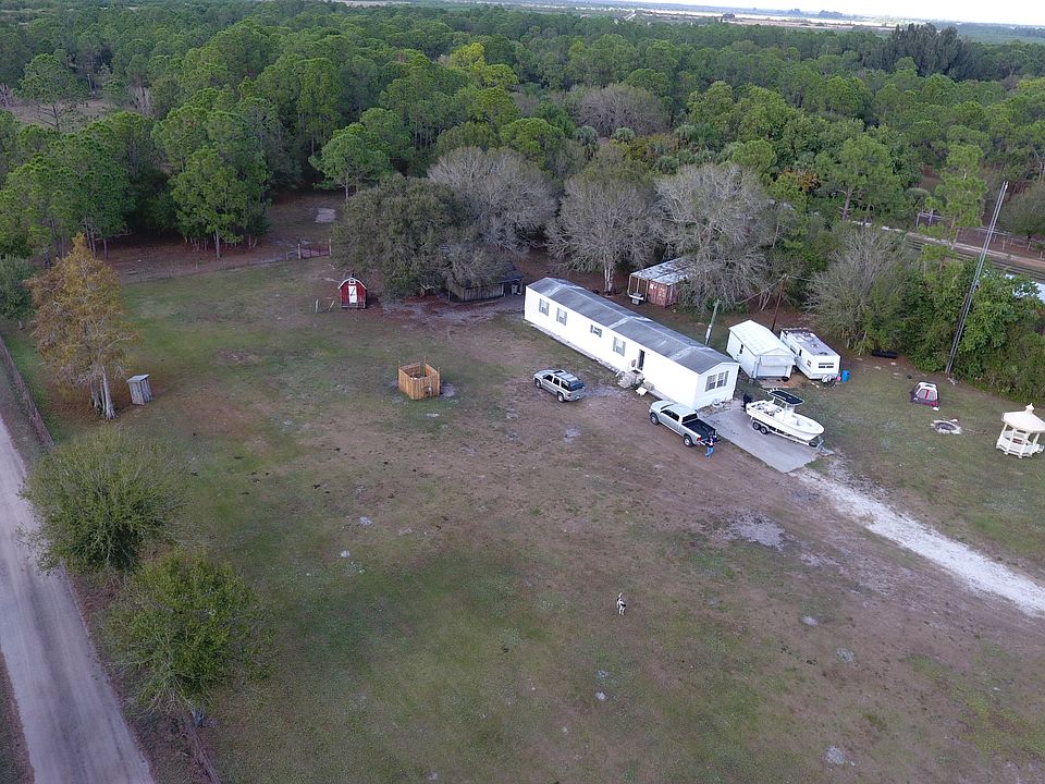 2nd image of 20806 Glades Cut Off Rd